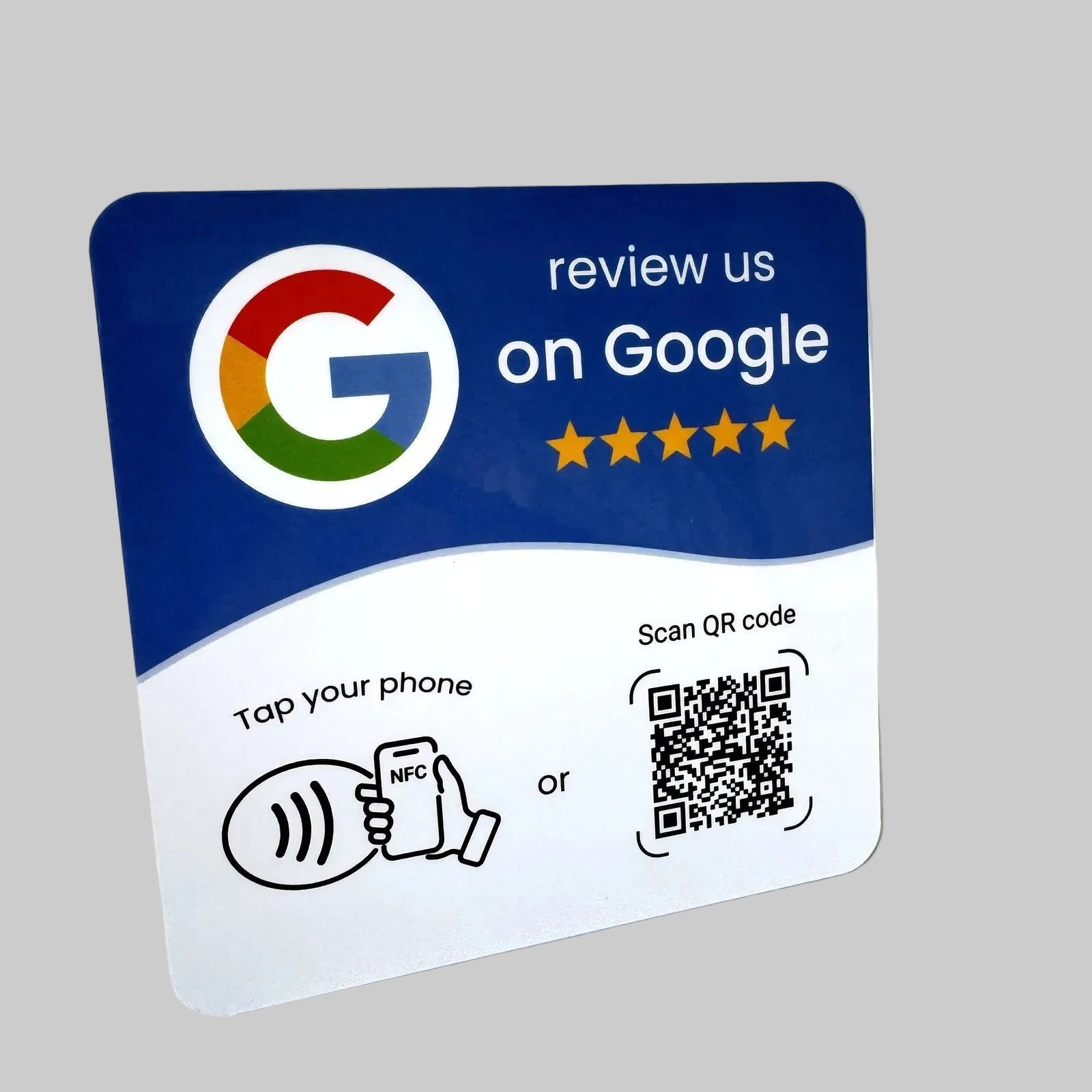 ReviewWave Google Review Kaart close-up met NFC chip en QR-code