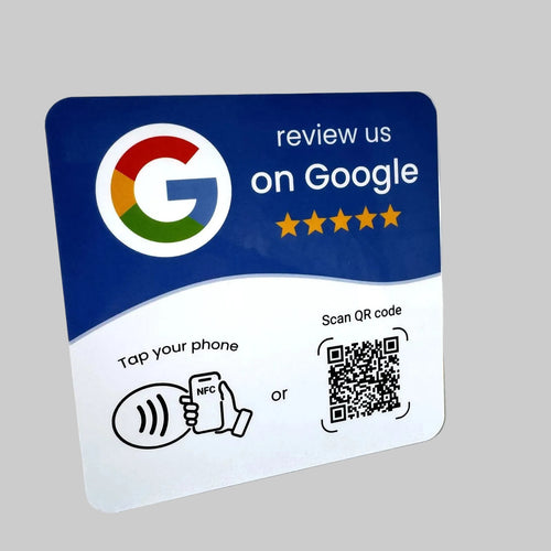 ReviewWave Google Review Kaart close-up met NFC chip en QR-code