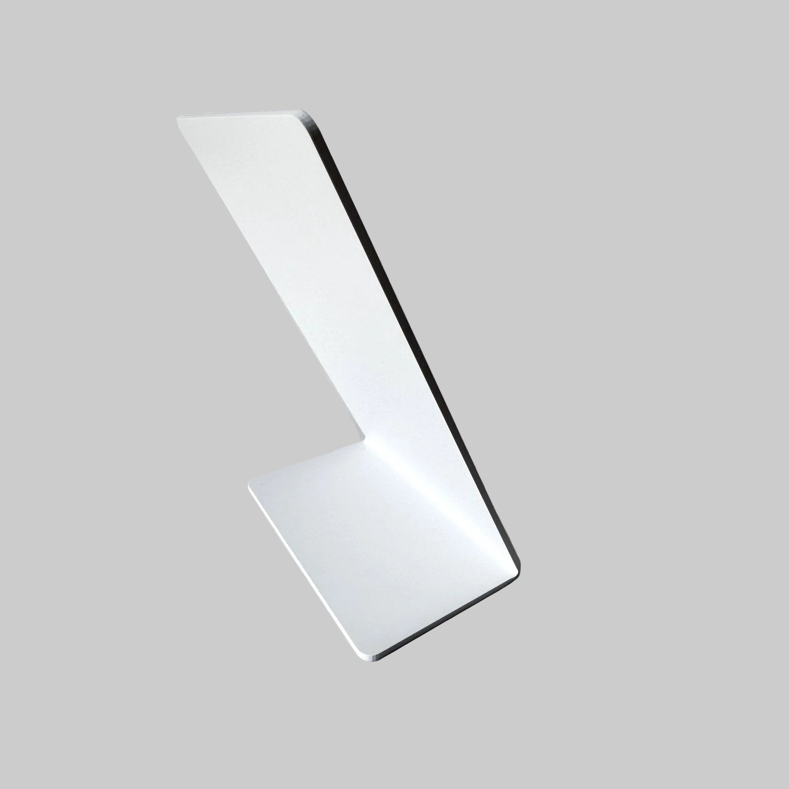 Close-up van de ReviewWave Google Review Staander met NFC chip